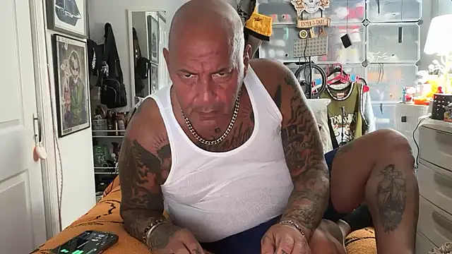 Snapshot of joeytatts66 chatting on October 2025 01:20:01 AM joeytatts66 online show from October 2025 01:20:01 AM