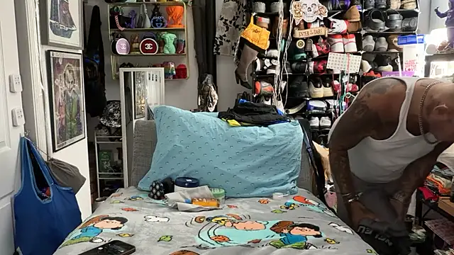 joeytatts66 online show from April 2026 01:19:01 AM