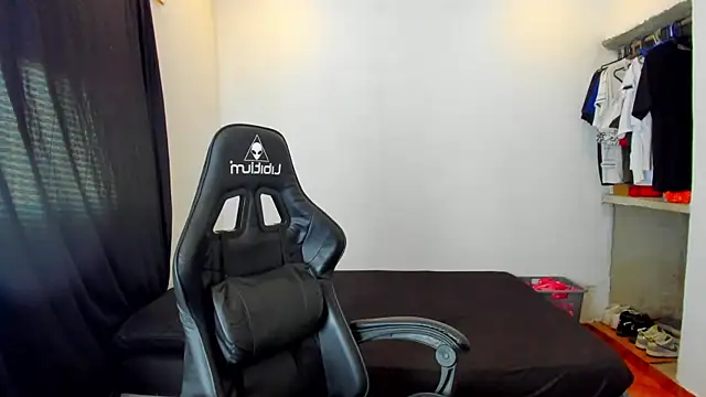 Snapshot of daddy_jhons chatting on March 2025 06:22:01 PM daddy jhons online show from March 2025 06:22:01 PM