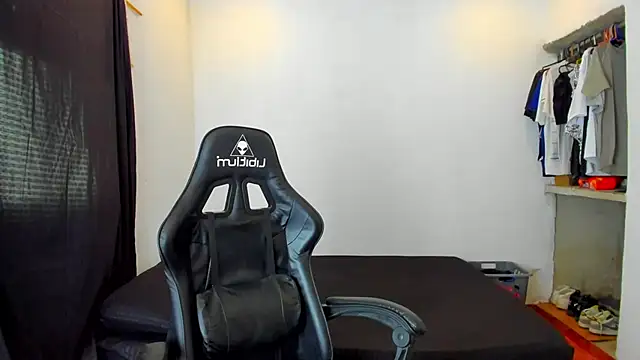 Snapshot of daddy_jhons chatting on March 2025 07:02:02 PM daddy jhons online show from March 2025 07:02:02 PM