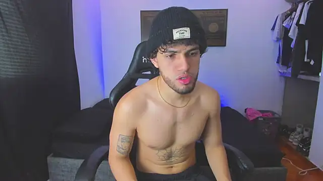 Snapshot of daddy_jhons chatting on September 2025 03:52:01 PM daddy jhons online show from September 2025 03:52:01 PM