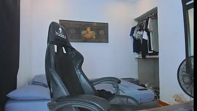 Snapshot of daddy_jhons chatting on December 2025 08:04:02 PM daddy jhons online show from December 2025 08:04:02 PM