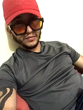 kmilo2405 online show from December 2025 10:48:01 PM