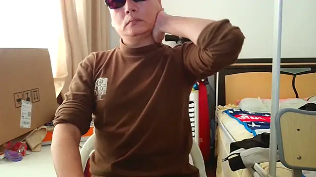 hotkaier online show from December 2025 03:17:02 AM