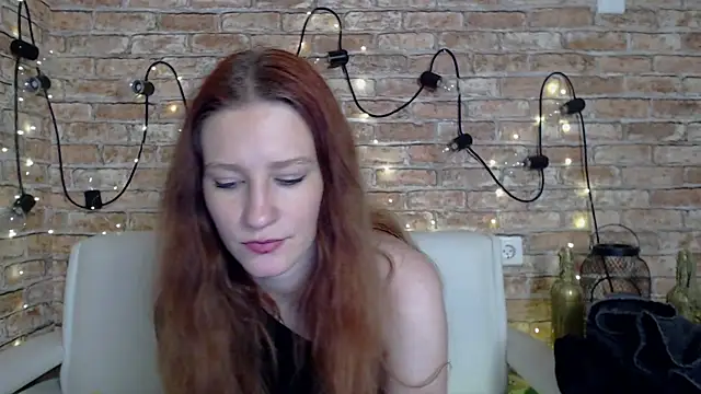 Snapshot of Nika_Shape chatting on December 2024 09:33:01 AM Nika Shape online show from December 2024 09:33:01 AM
