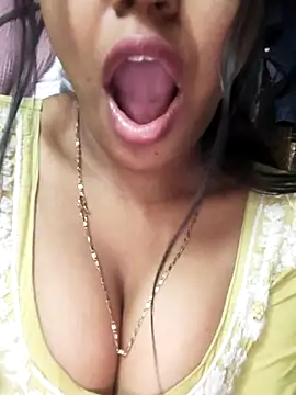 Snapshot of Sania-Love chatting on March 2025 06:07:01 PM Sania-Love online show from March 2025 06:07:01 PM