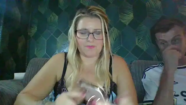 SweetXCandyX online show from November 2025 05:39:02 PM