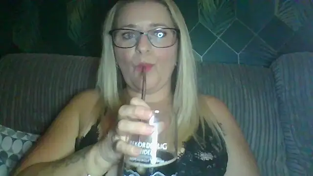 SweetXCandyX online show from November 2025 07:19:01 PM