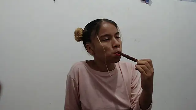 Snapshot of Naomi991 chatting on March 2025 09:09:02 PM Naomi991 online show from March 2025 09:09:02 PM