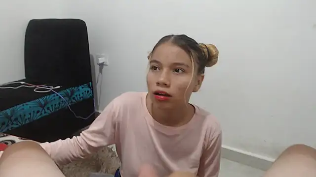 Snapshot of Naomi991 chatting on March 2025 08:32:02 PM Naomi991 online show from March 2025 08:32:02 PM