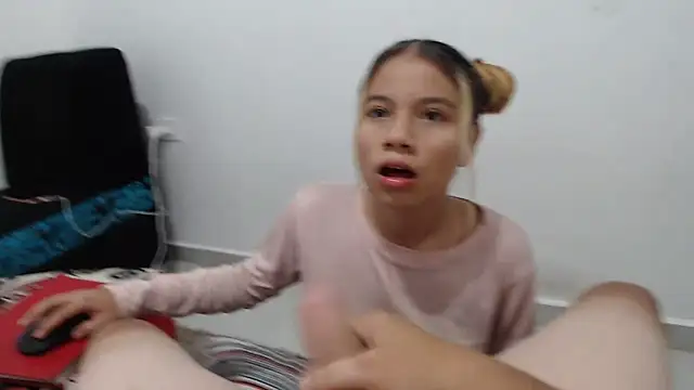 Snapshot of Naomi991 chatting on February 2025 09:48:01 PM Naomi991 online show from February 2025 09:48:01 PM