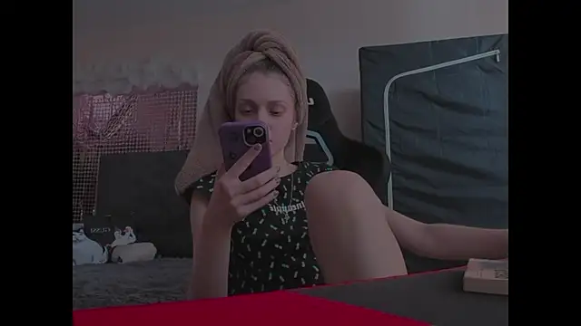 Snapshot of Kathleen_Meow chatting on November 2025 08:59:02 AM Kathleen Meow online show from November 2025 08:59:02 AM