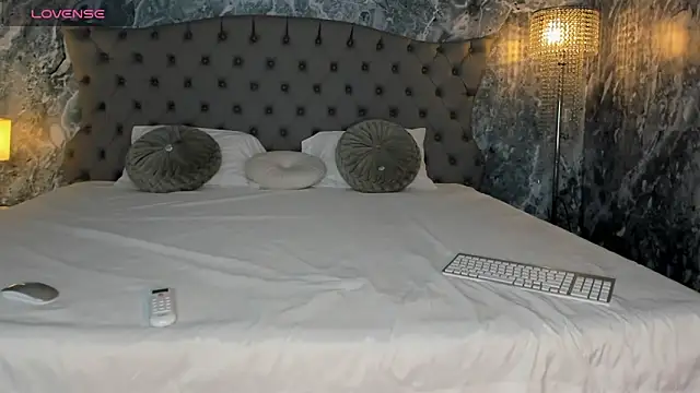 Belliinda 21 online show from November 2025 07:18:02 PM