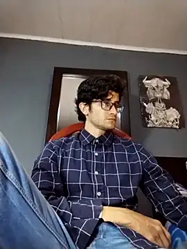 Loggan donnelly online show from April 2026 09:32:01 PM