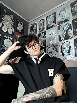 Loggan donnelly online show from February 2026 07:32:01 PM