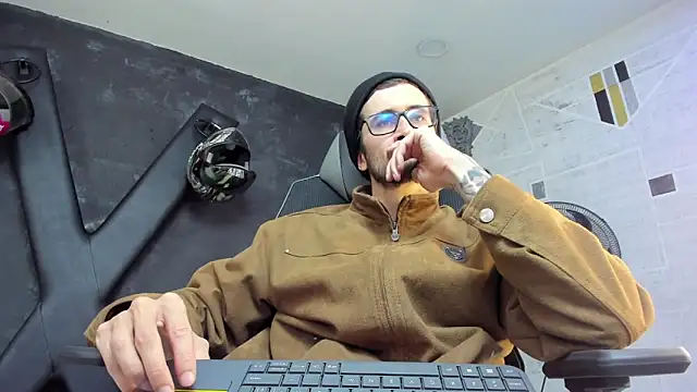 Loggan donnelly online show from September 2025 08:14:02 PM