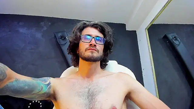 Loggan donnelly online show from March 2025 11:31:01 PM