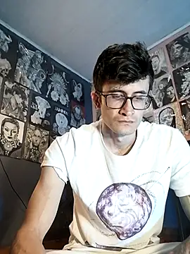 Snapshot of Loggan_donnelly chatting on December 2025 10:48:01 PM Loggan donnelly online show from December 2025 10:48:01 PM