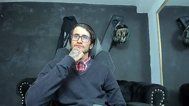 Loggan donnelly online show from September 2025 08:37:01 PM