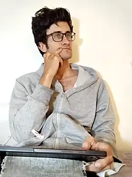 Loggan donnelly online show from March 2026 10:41:01 PM