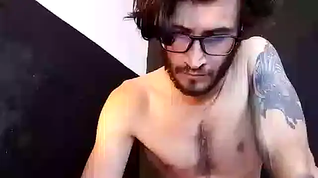 Snapshot of Loggan_donnelly chatting on October 2025 06:51:01 PM Loggan donnelly online show from October 2025 06:51:01 PM