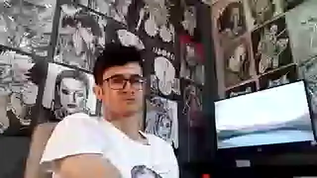 Snapshot of Loggan_donnelly chatting on December 2025 06:17:01 PM Loggan donnelly online show from December 2025 06:17:01 PM