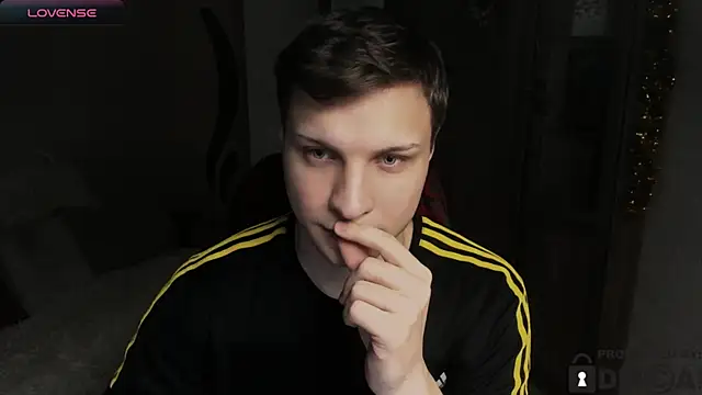 handsome guy01 online show from December 2025 08:57:02 PM