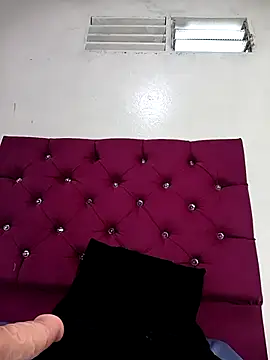 tiffany Bitch online show from November 2025 10:10:01 PM