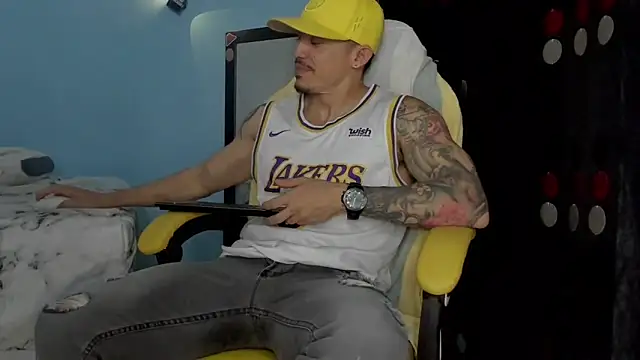 Alex motta online show from October 2025 03:36:01 AM