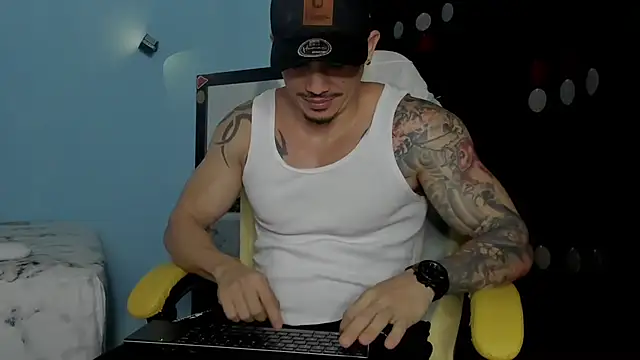 Alex motta online show from November 2025 04:08:01 AM