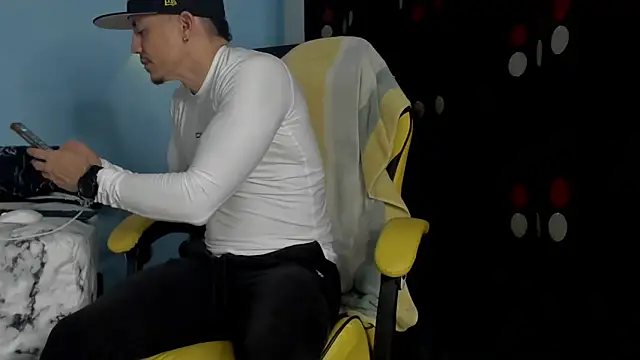 Alex motta online show from December 2025 03:42:01 AM