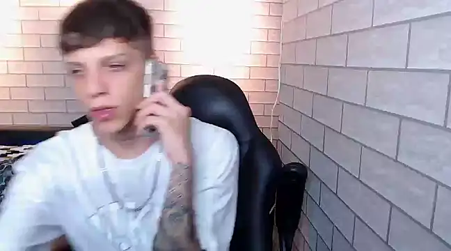 Snapshot of Adam_hard_ chatting on January 2025 08:22:02 PM Adam hard online show from January 2025 08:22:02 PM