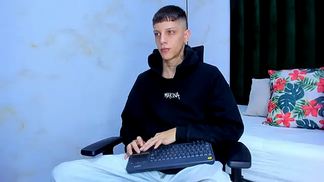 Snapshot of Adam_hard_ chatting on January 2025 07:45:01 PM Adam hard online show from January 2025 07:45:01 PM