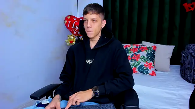 Snapshot of Adam_hard_ chatting on February 2025 08:07:02 PM Adam hard online show from February 2025 08:07:02 PM