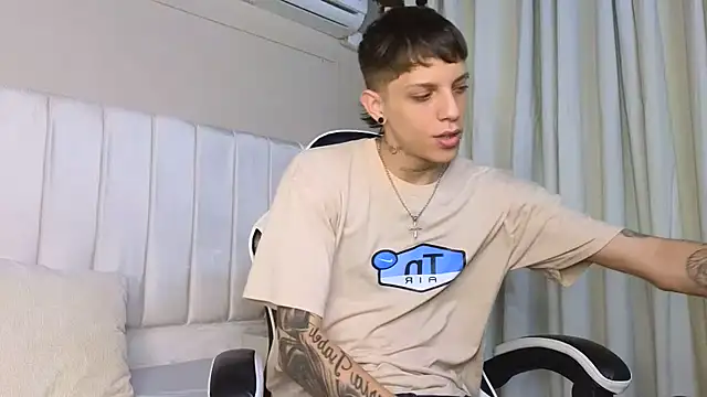 Snapshot of Adam_hard_ chatting on September 2025 07:14:02 PM Adam hard online show from September 2025 07:14:02 PM