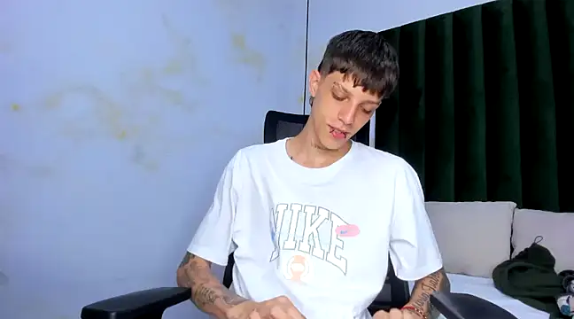 Snapshot of Adam_hard_ chatting on December 2024 08:55:01 PM Adam hard online show from December 2024 08:55:01 PM