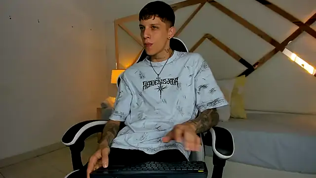 Snapshot of Adam_hard_ chatting on September 2025 07:15:02 PM Adam hard online show from September 2025 07:15:02 PM