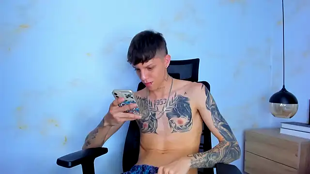 Snapshot of Adam_hard_ chatting on January 2025 10:30:02 PM Adam hard online show from January 2025 10:30:02 PM