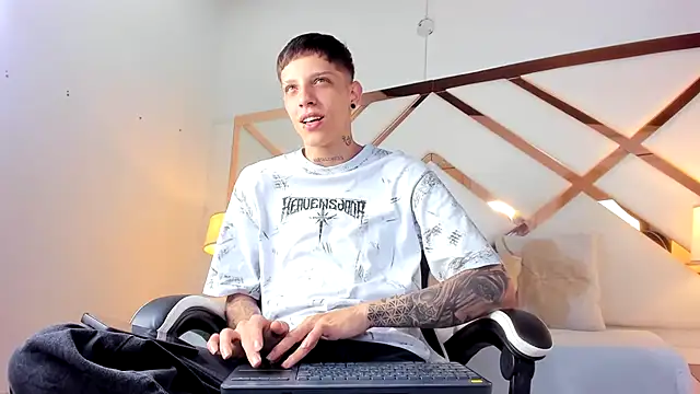 Snapshot of Adam_hard_ chatting on September 2025 08:38:01 PM Adam hard online show from September 2025 08:38:01 PM