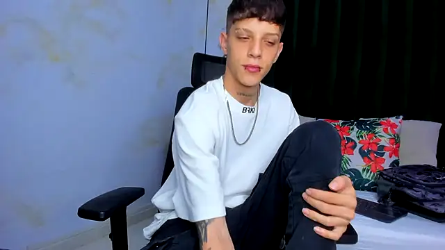 Snapshot of Adam_hard_ chatting on January 2025 07:49:01 PM Adam hard online show from January 2025 07:49:01 PM