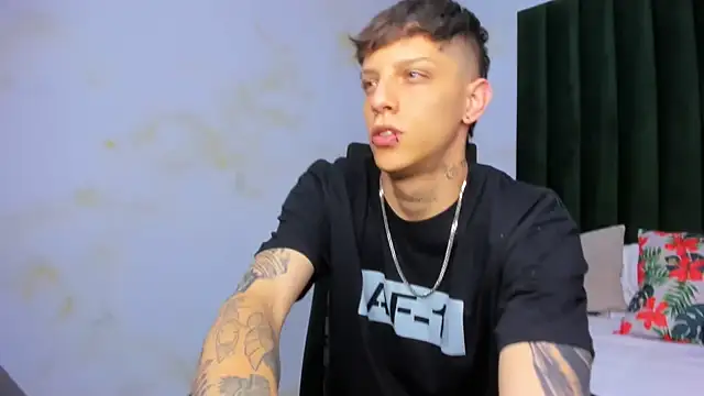 Snapshot of Adam_hard_ chatting on January 2025 07:52:01 PM Adam hard online show from January 2025 07:52:01 PM