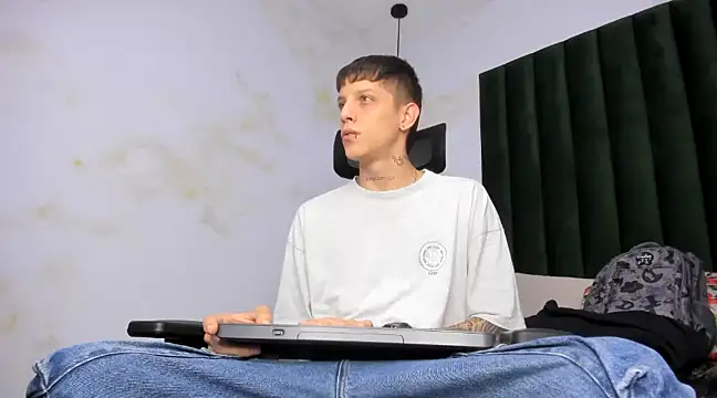 Snapshot of Adam_hard_ chatting on February 2025 08:15:01 PM Adam hard online show from February 2025 08:15:01 PM