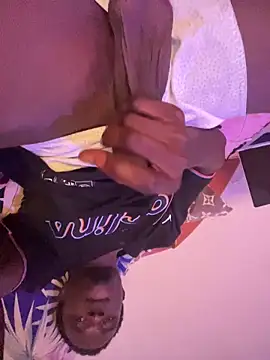 Snapshot of poloG023 chatting on November 2025 03:22:01 PM poloG023 online show from November 2025 03:22:01 PM