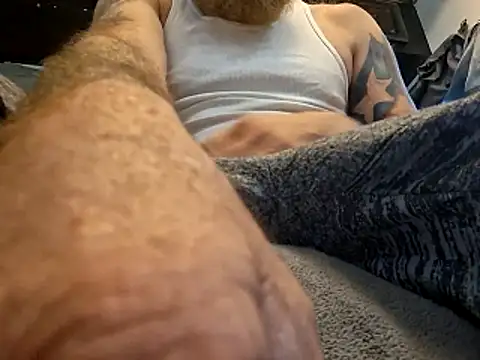 Snapshot of Cantufamily1979 chatting on January 2026 06:44:02 PM Cantufamily1979 online show from January 2026 06:44:02 PM