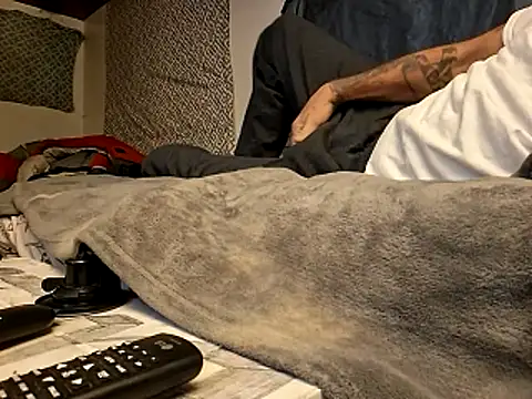 Snapshot of Cantufamily1979 chatting on February 2026 07:40:01 AM Cantufamily1979 online show from February 2026 07:40:01 AM