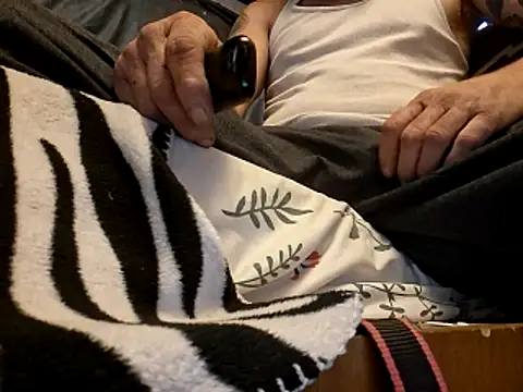 Snapshot of Cantufamily1979 chatting on January 2026 08:13:02 PM Cantufamily1979 online show from January 2026 08:13:02 PM