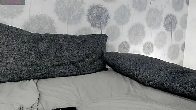 Snapshot of EngelFugler chatting on March 2025 02:15:02 PM EngelFugler online show from March 2025 02:15:02 PM