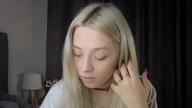 Snapshot of EngelFugler chatting on September 2025 11:32:02 AM EngelFugler online show from September 2025 11:32:02 AM