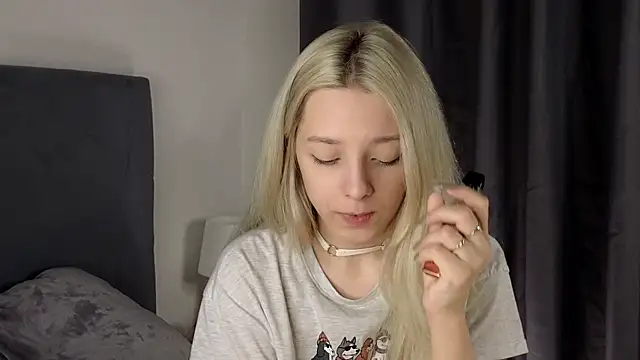 Snapshot of EngelFugler chatting on September 2025 11:08:02 AM EngelFugler online show from September 2025 11:08:02 AM