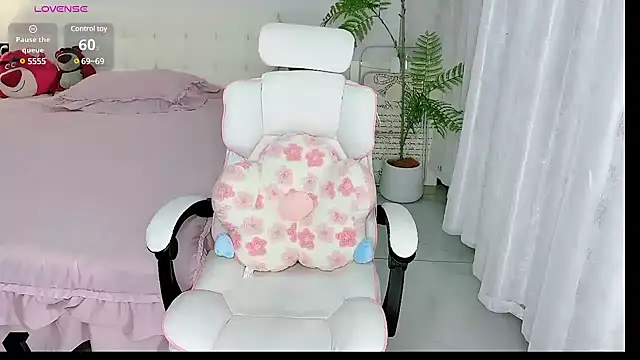 Snapshot of -Wendy__ chatting on March 2025 03:04:01 PM -Wendy online show from March 2025 03:04:01 PM